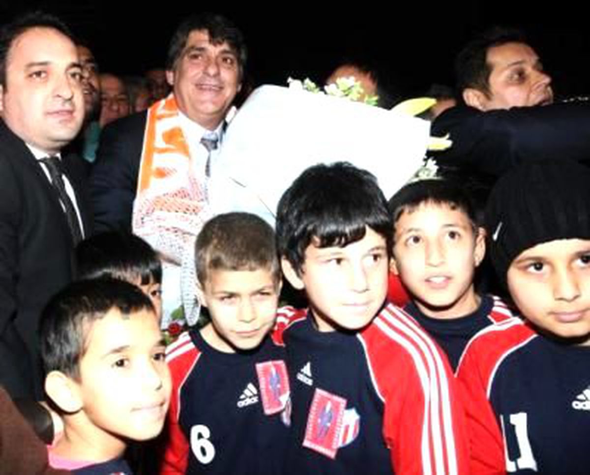 Serdal Adalı, Memleketi Adana'da Davul ve Zurna ile Karşılandı