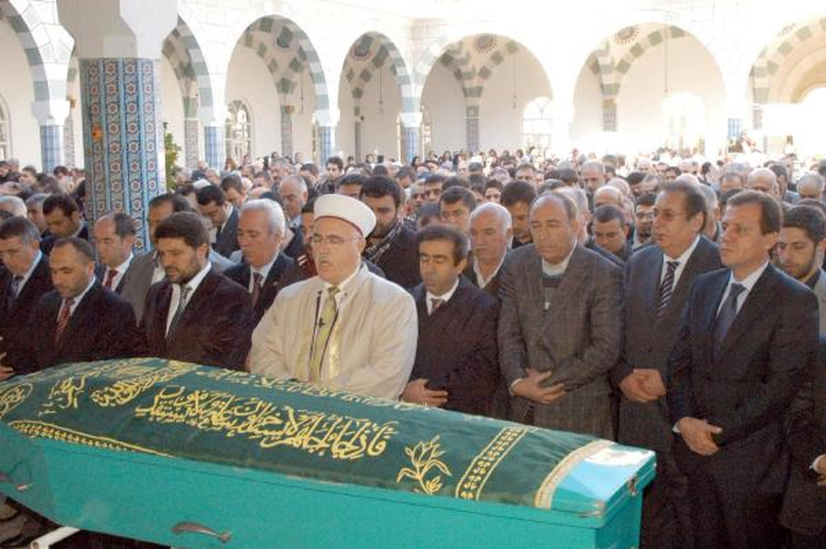 Mersin İdmanyurdu Başkanının Kardeşi Toprağa Verildi