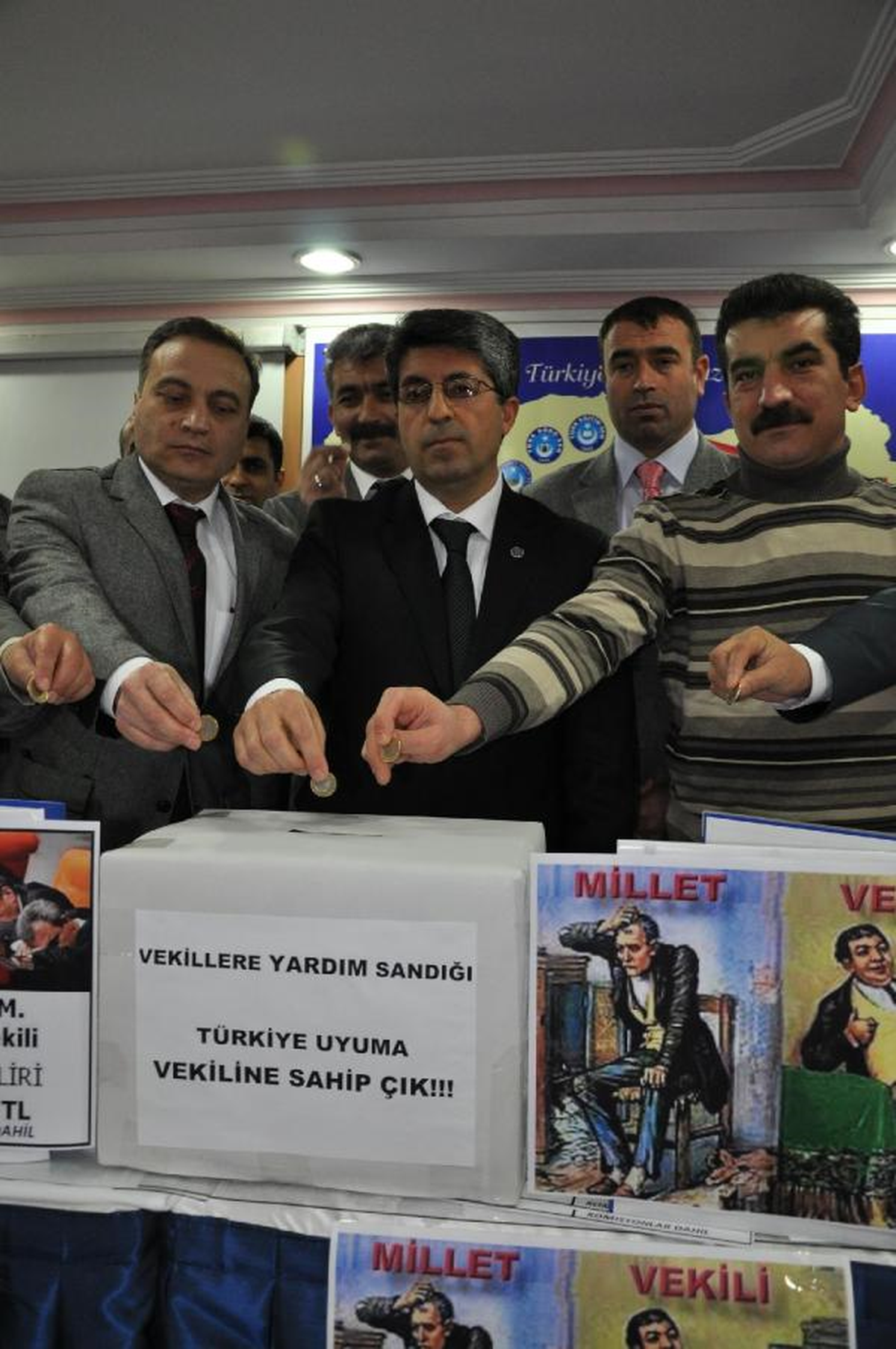 'milletvekillerine Yardım' Kampanyası Başlattılar