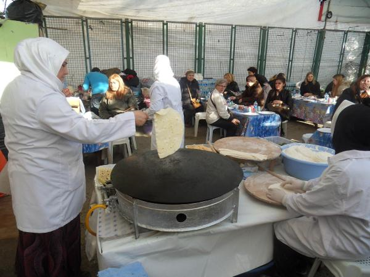 'noel Baba' Semt Pazarına da Geldi