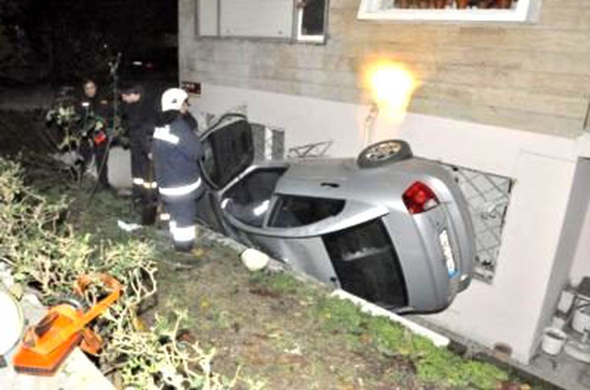 Otomobiliyle Bahçeye Uçtu