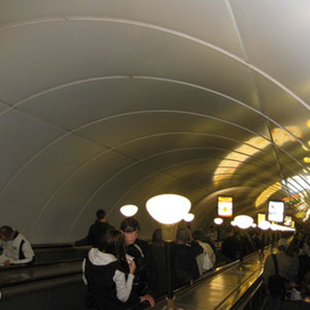 Rusya'nın En Derin Metro İstasyonu Açıldı