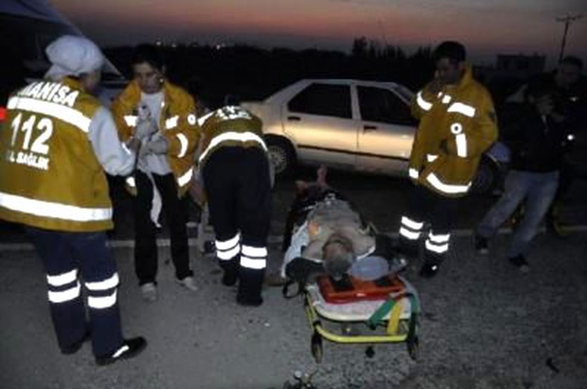 İki Otomobil Çarpıştı: 2 Ölü, 1 Yaralı