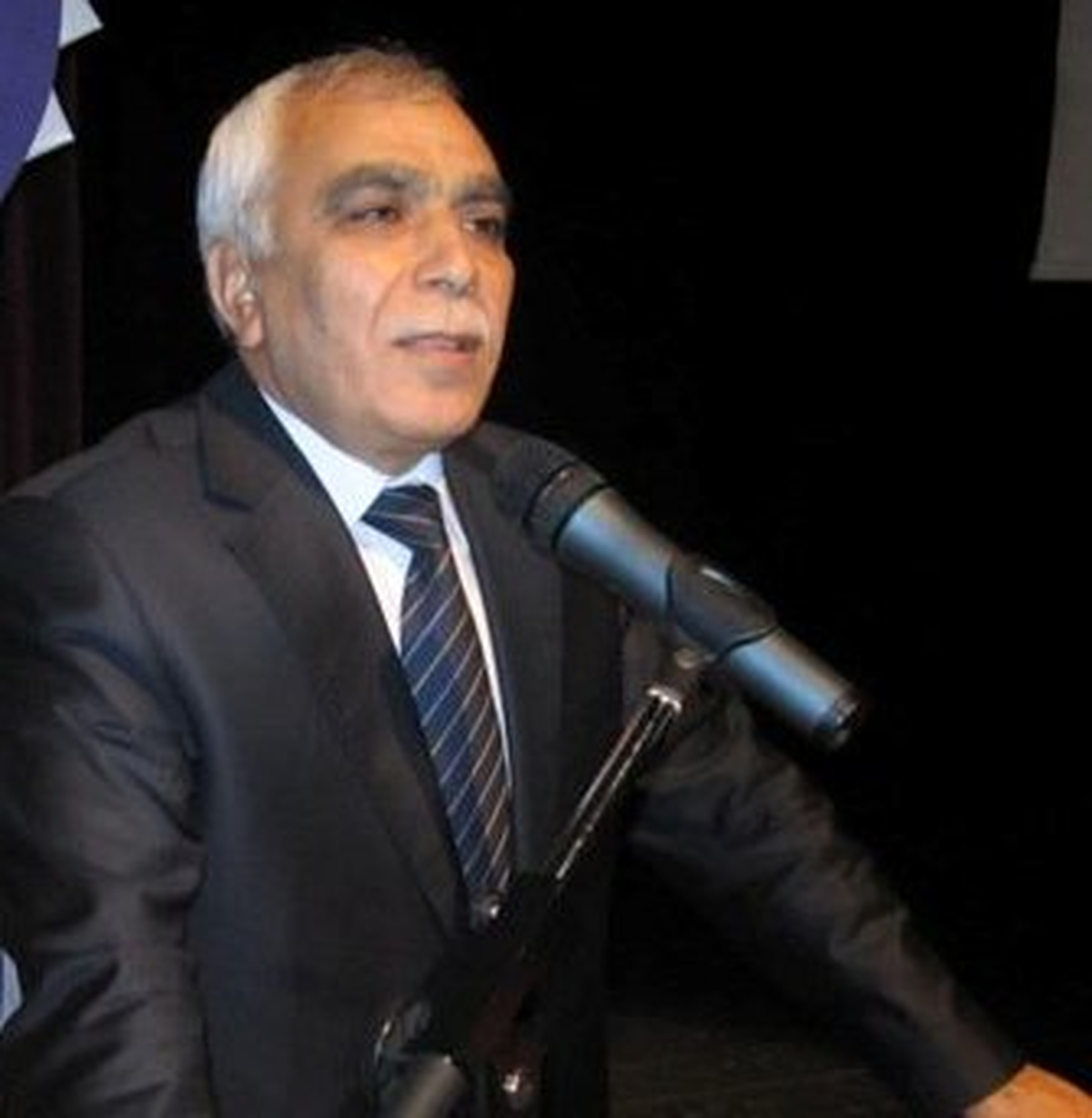 Mustafa Turan'dan YÖÇEYDER'e Anlamlı Sunum