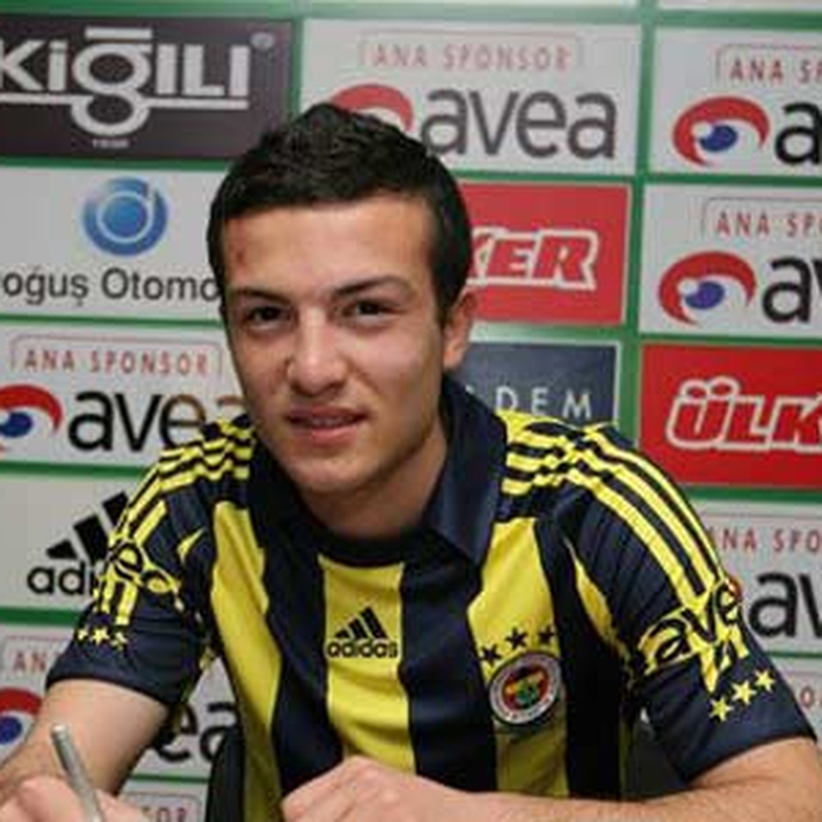 Özgür Çek Yetiştiği Fenerbahçe'ye Döndü