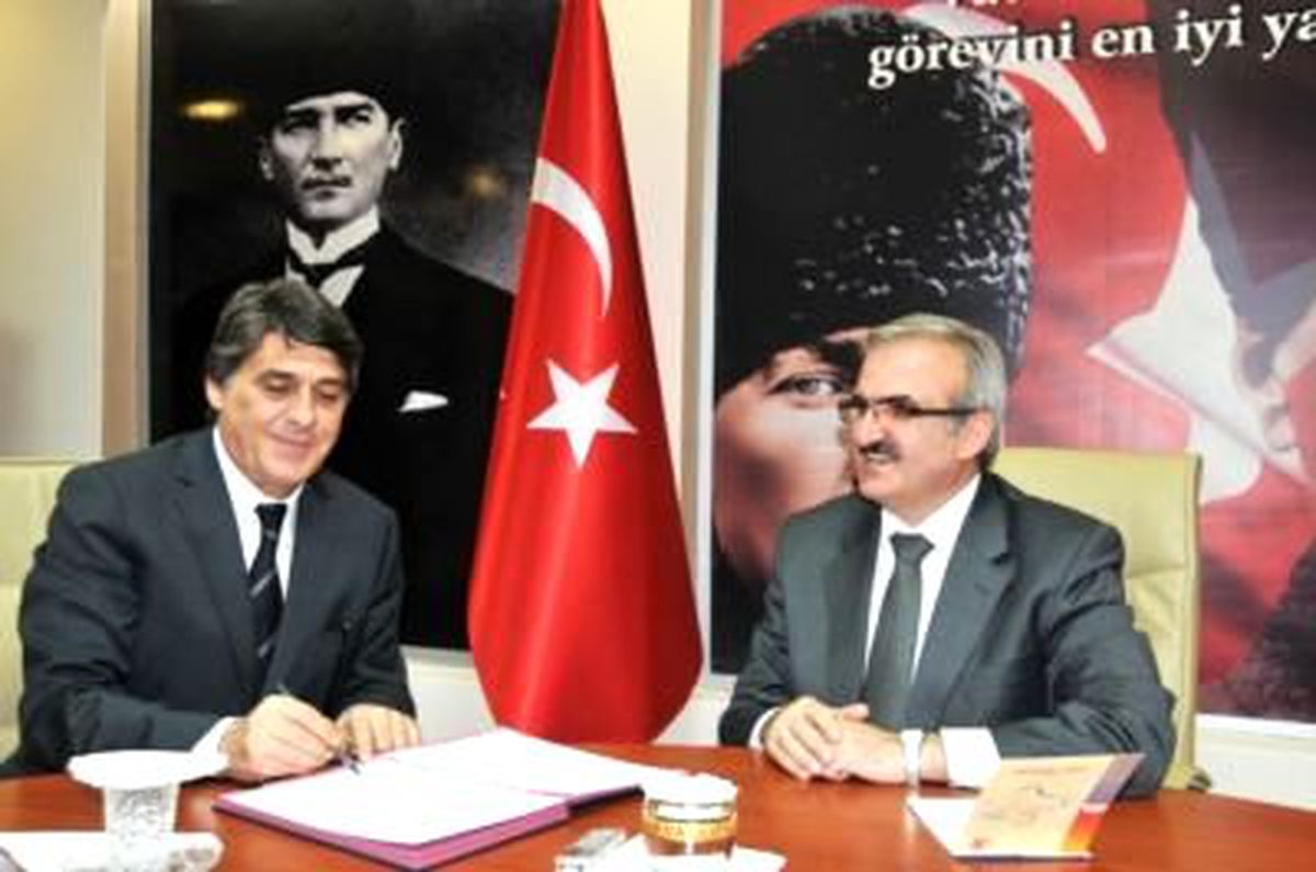 Serdal Adalı Sözünü Tuttu, Van'a Lise İçin Protokol İmzaladı