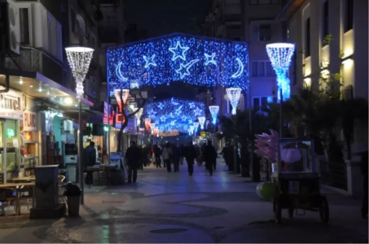 Yeni Yılda Çarşı Işıl Işıl