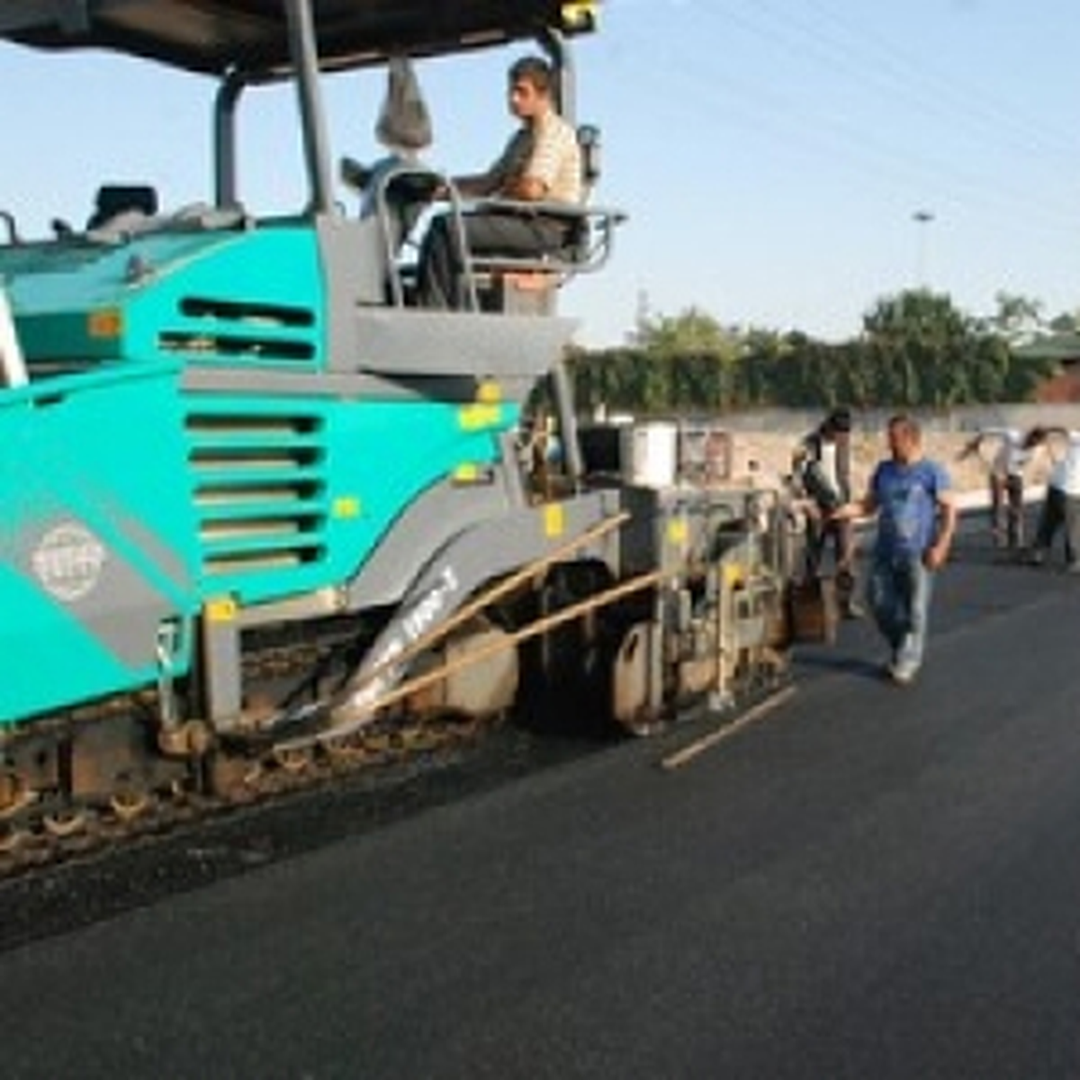 Yol Yapım Çalışmaları Dört Koldan Devam Ediyor