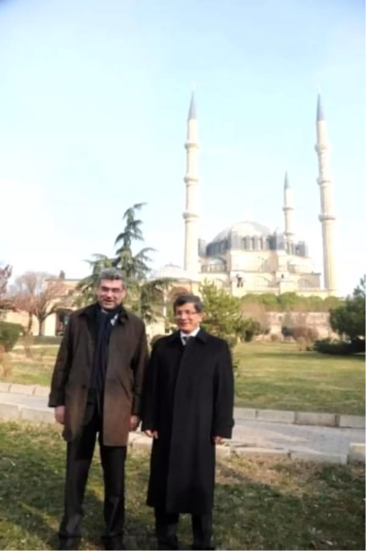 Edirne\'de Bulunan Bakan Davutoğlu, Belediye Başkanı CHP\'li Sedefçi\'yi Makamında Ziyaret Etti