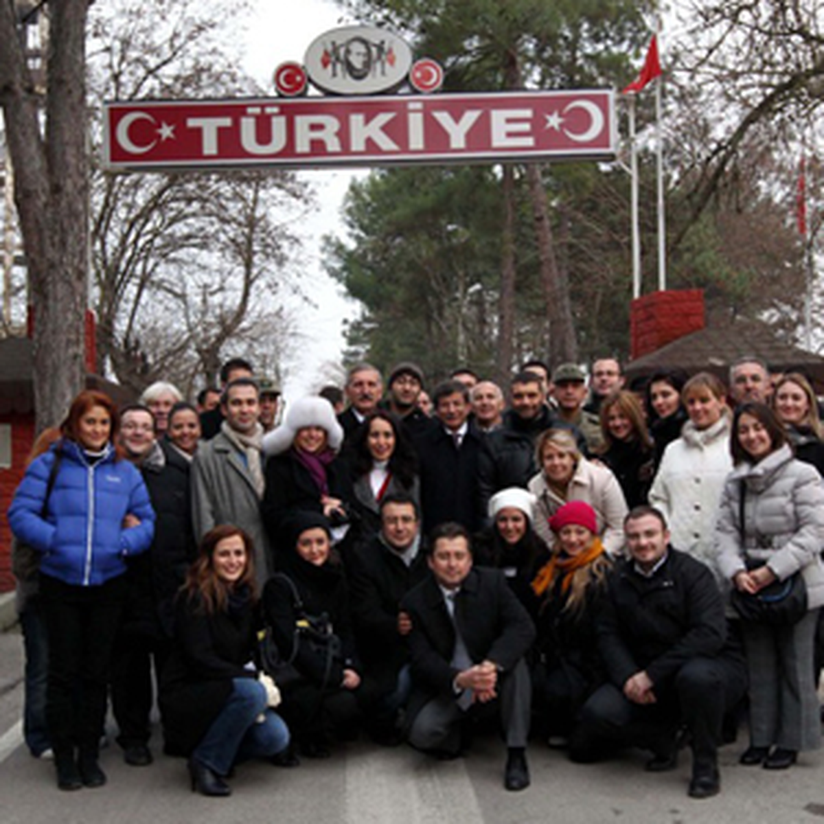 Davutoğlu Yürüyerek Yunanistan'a Geçti