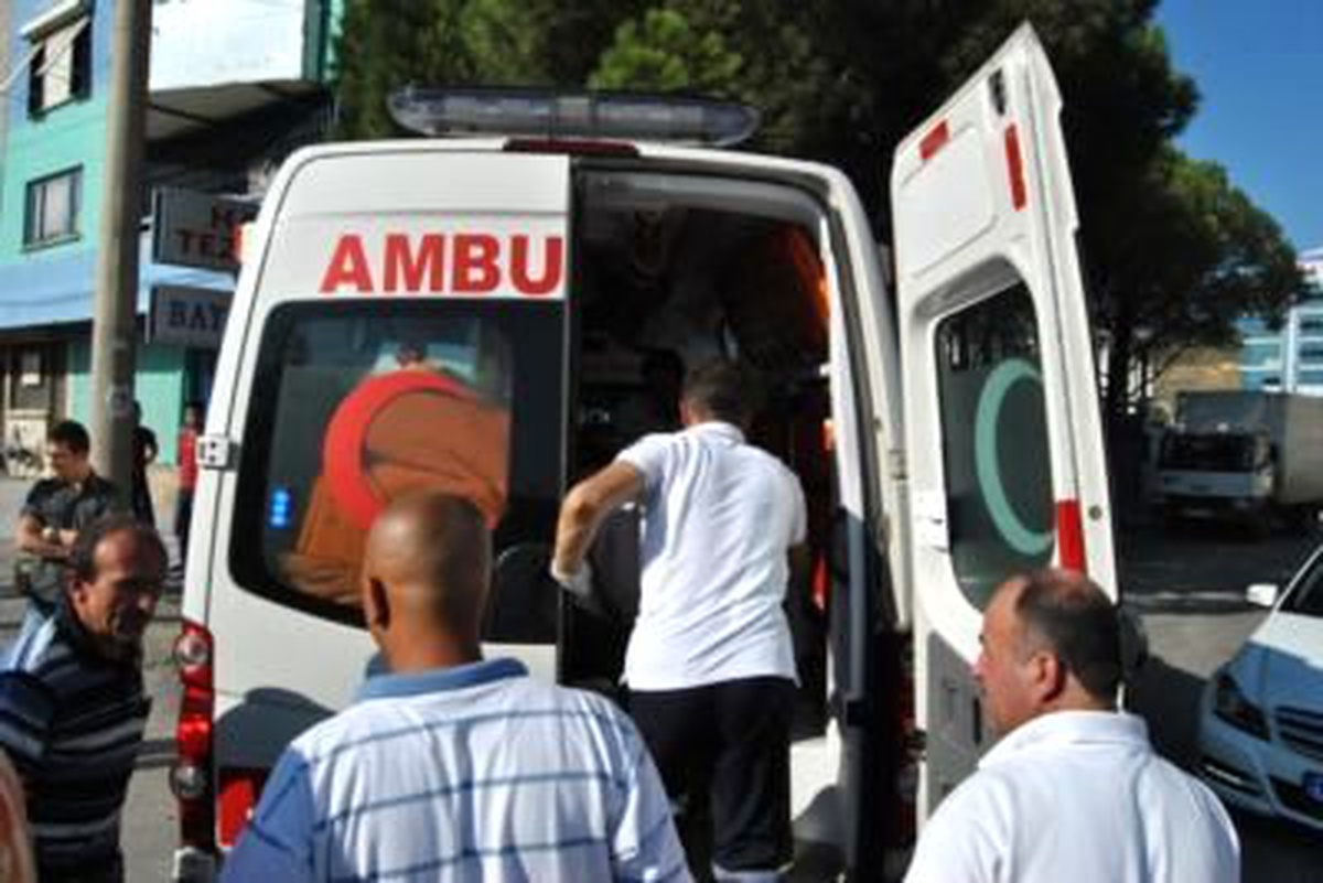 Dursunbey'de Trafik Kazası: 5 Yaralı
