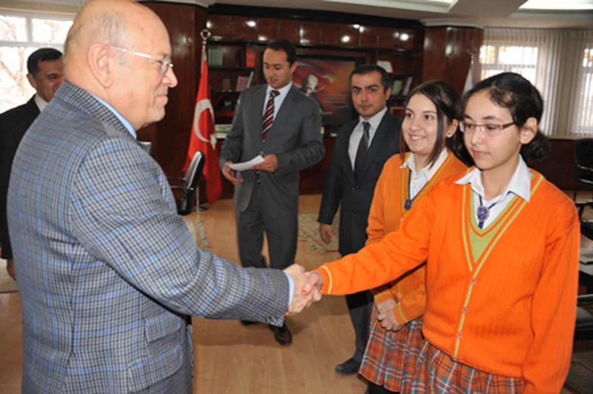'Sevmekten ve Saymaktan Kaçınmayın'