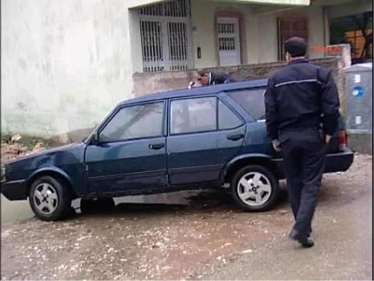 3 Yaşındaki Oğlunun Gözleri Önünde Eşini Boğazını Keserek Öldürdü