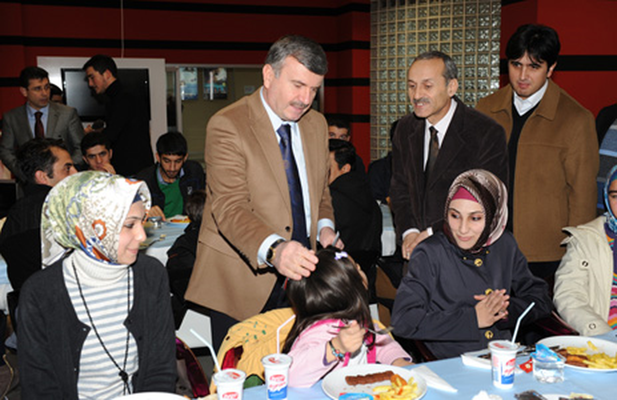 Akyürek Vanlı Öğrencilerle Buluştu