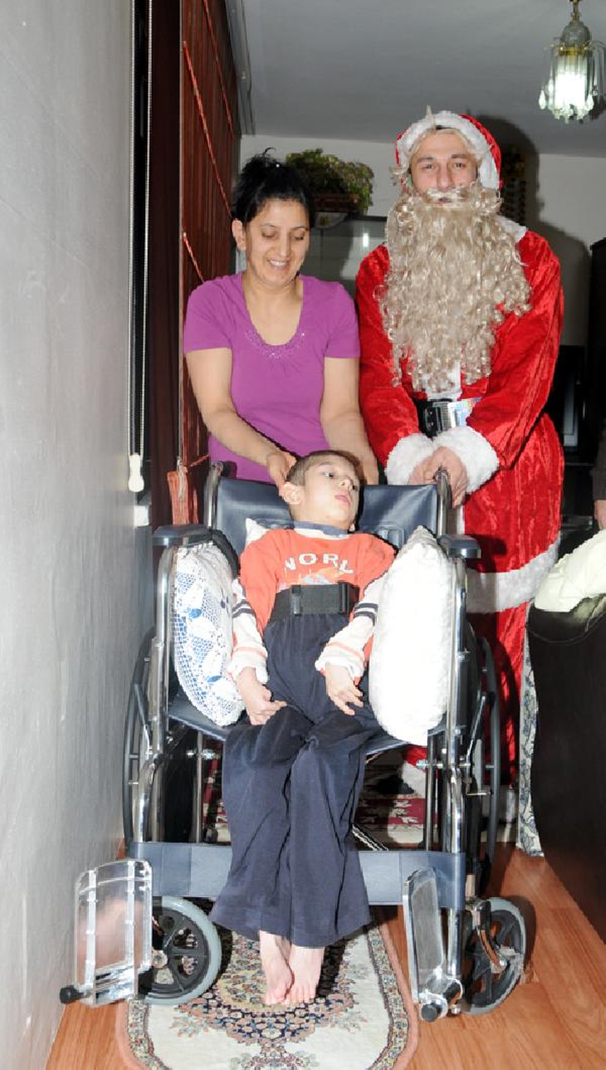 Engelli Çocuklara Noel Baba Sürprizi