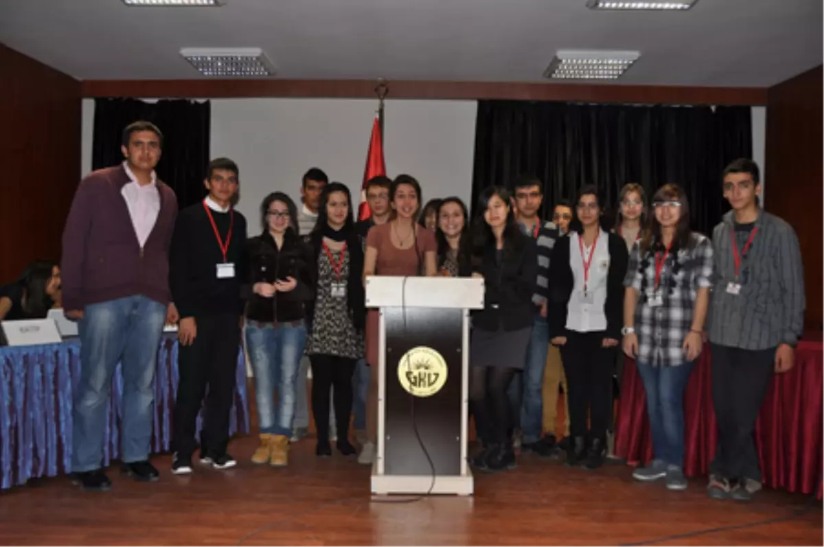 GKV Genç Meclisinde Yasa Tasarıları Oylandı