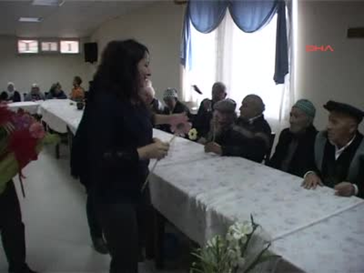 Huzurevinde Yeni Yıl Partisi Verdiler