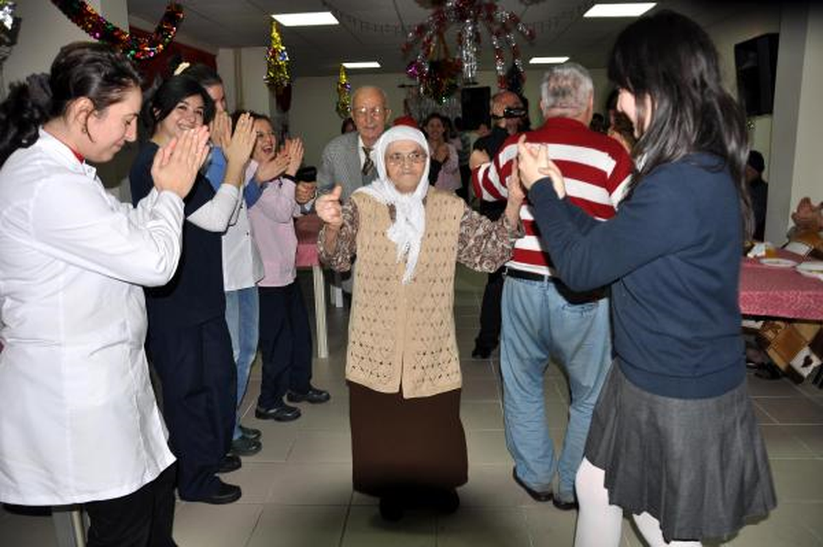 Huzurevinde Yılbaşı Kutlaması