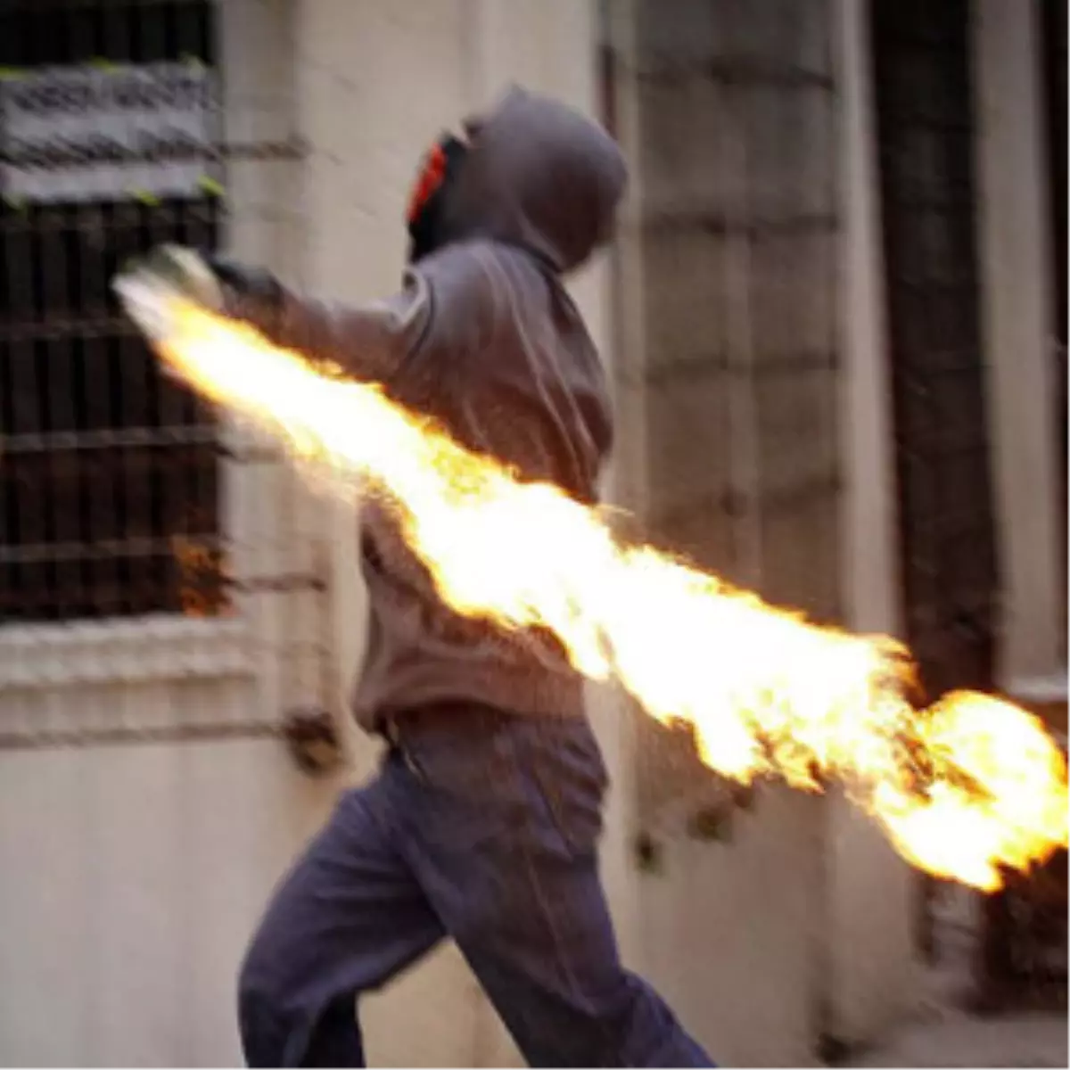 İtfaiye Ekibine Molotoflu Saldırı