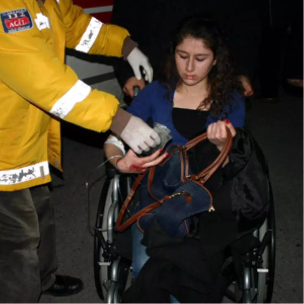 Midibüs Devrildi: 2 Kişi Öldü