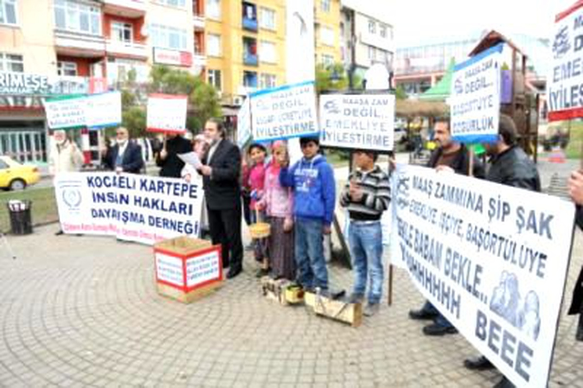 Milletvekilleri İçin Yardım Sandığı Hazırlayıp Para Topladılar