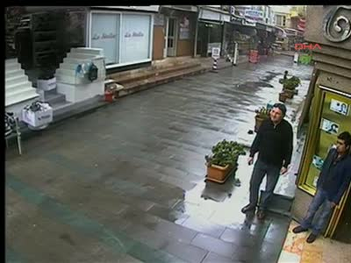 Polis Soyguncuların Peşinde