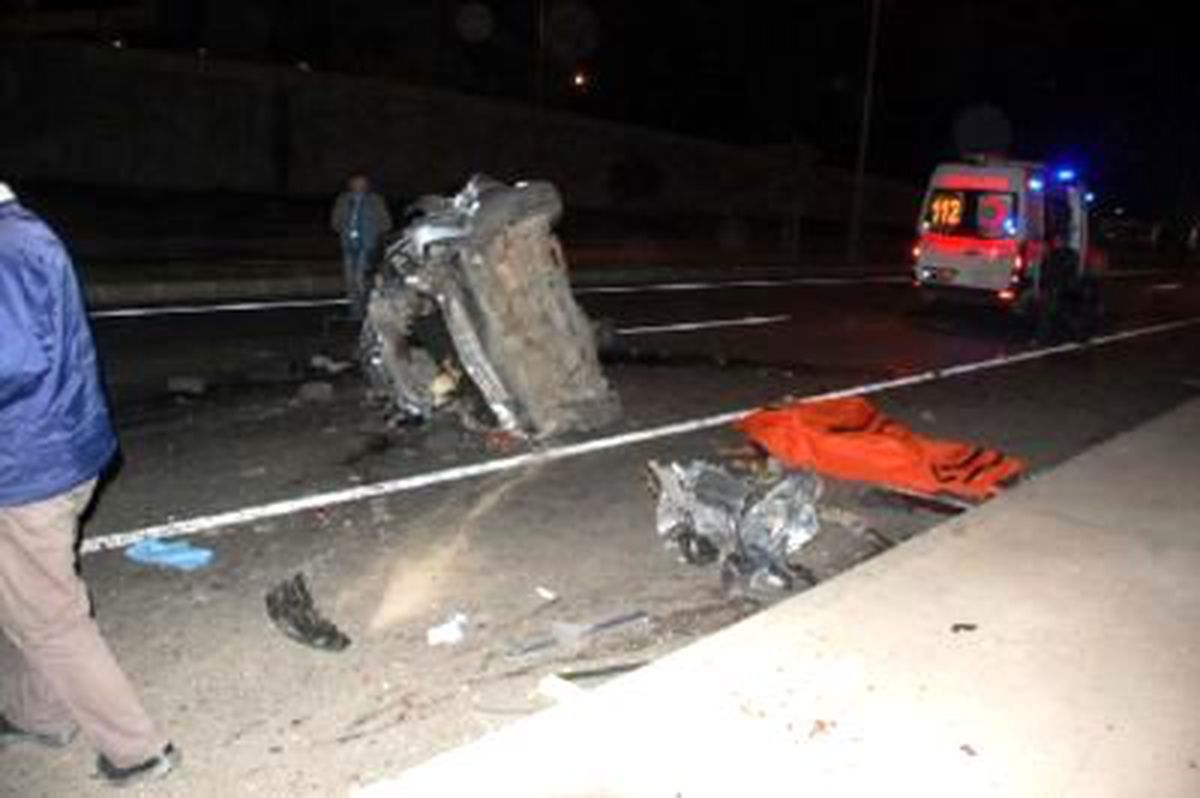 Yalova'da Trafik Kazası: 2 Ölü