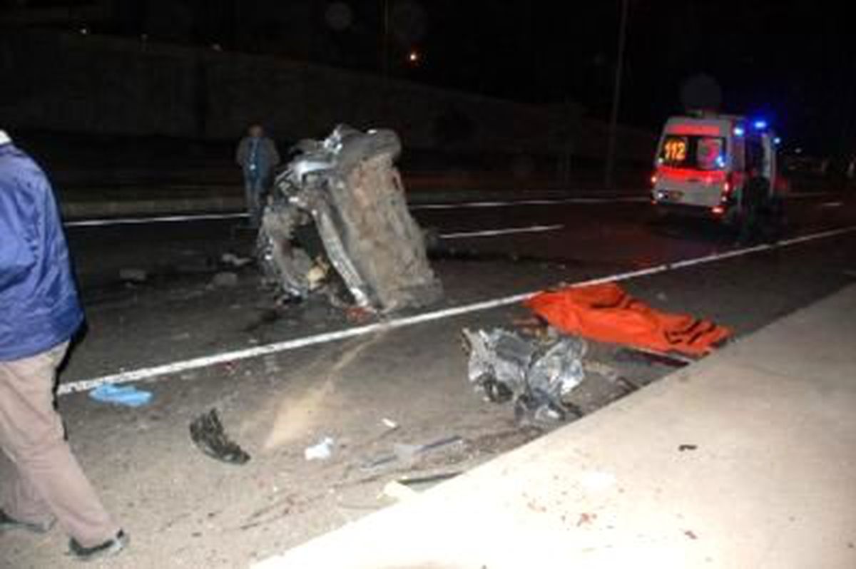Yalova'da Trafik Kazası 2 Ölü