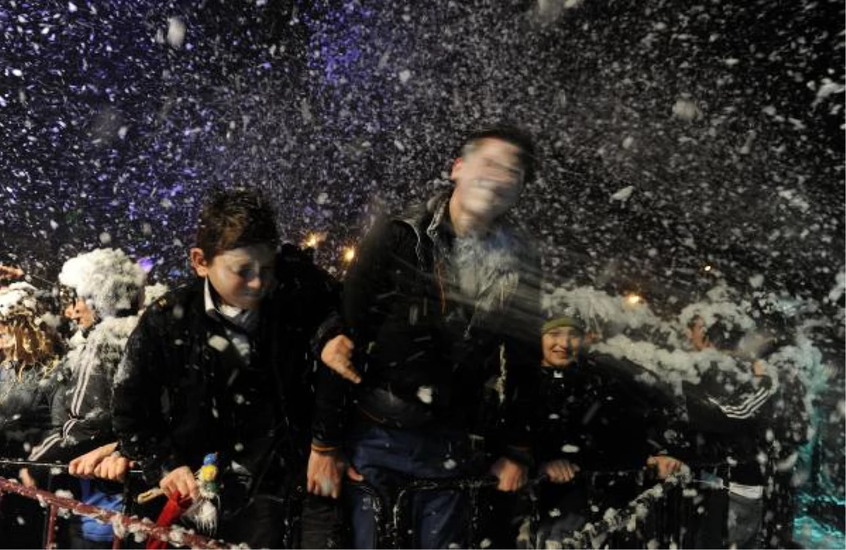 Antalya, Yeni Yıla Suni Kar Altında Girdi