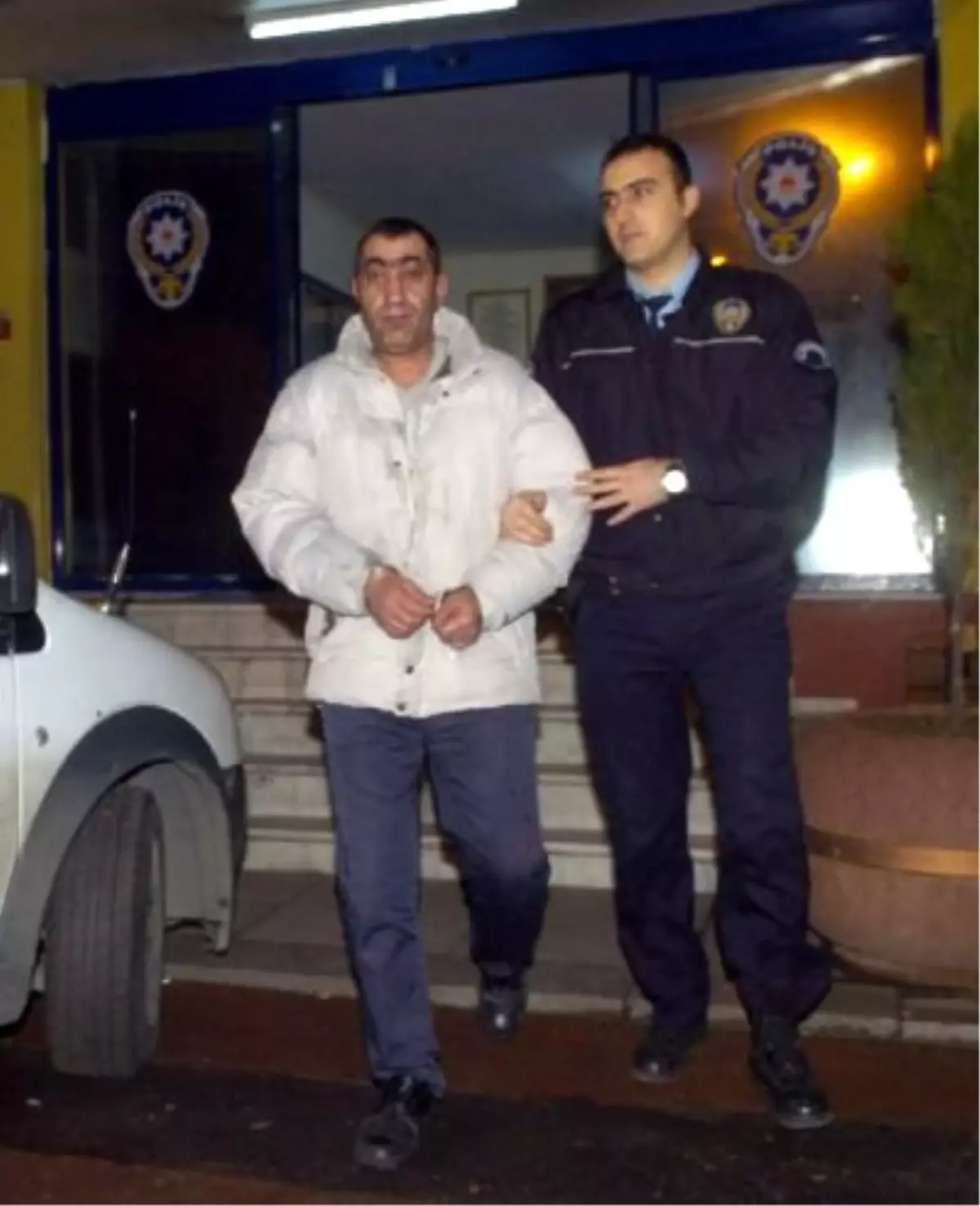 Dedikodu Kavgası Kanlı Bitti, Bir Kadın Bıçaklı Saldırıya Uğradı