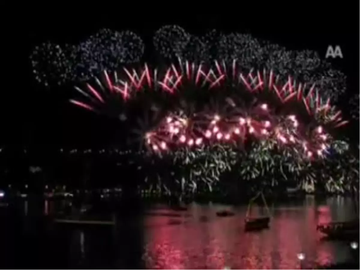 Dünya Yeni Yılı Karşıladı