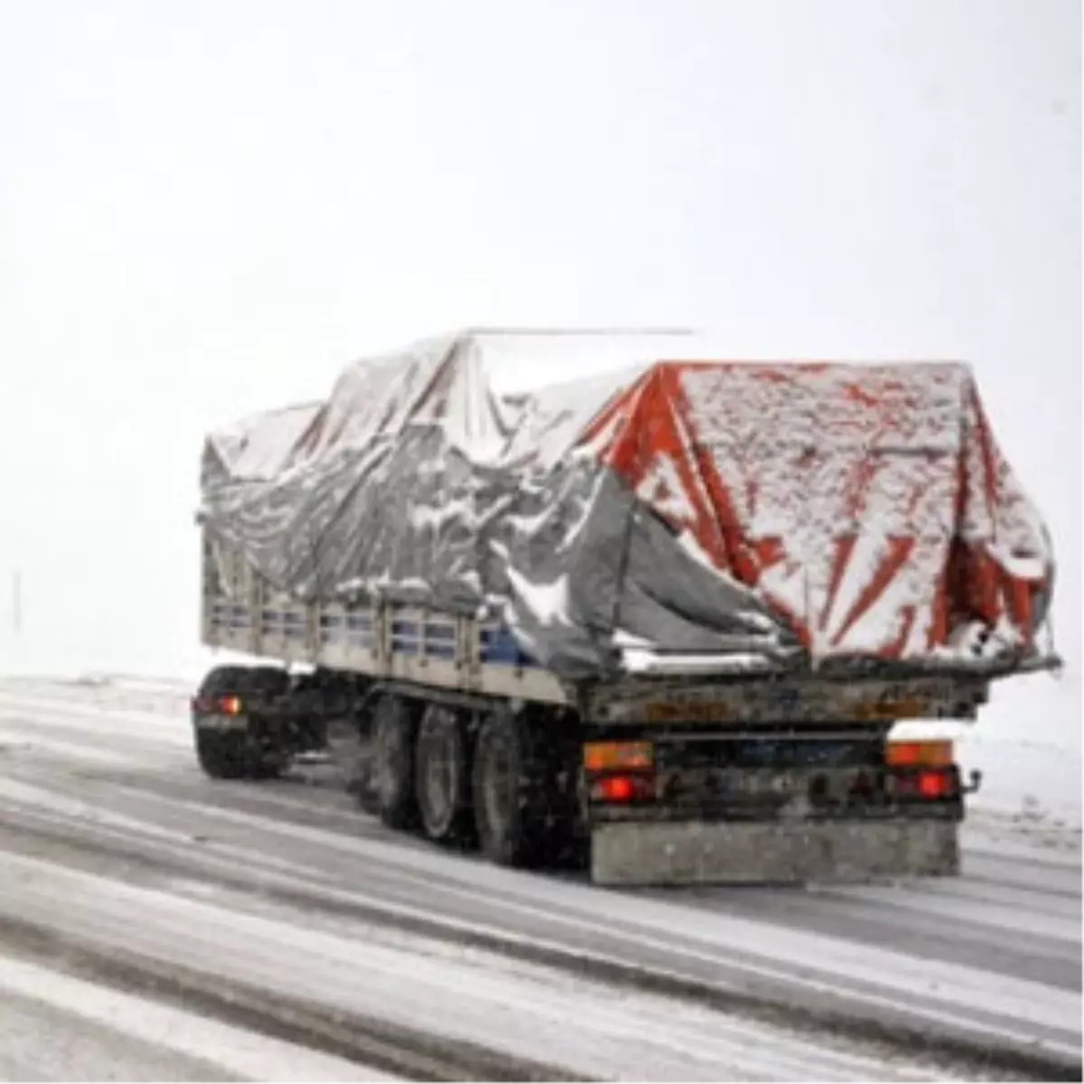Erciyes-Develi Yolu Tipiden Kapandı