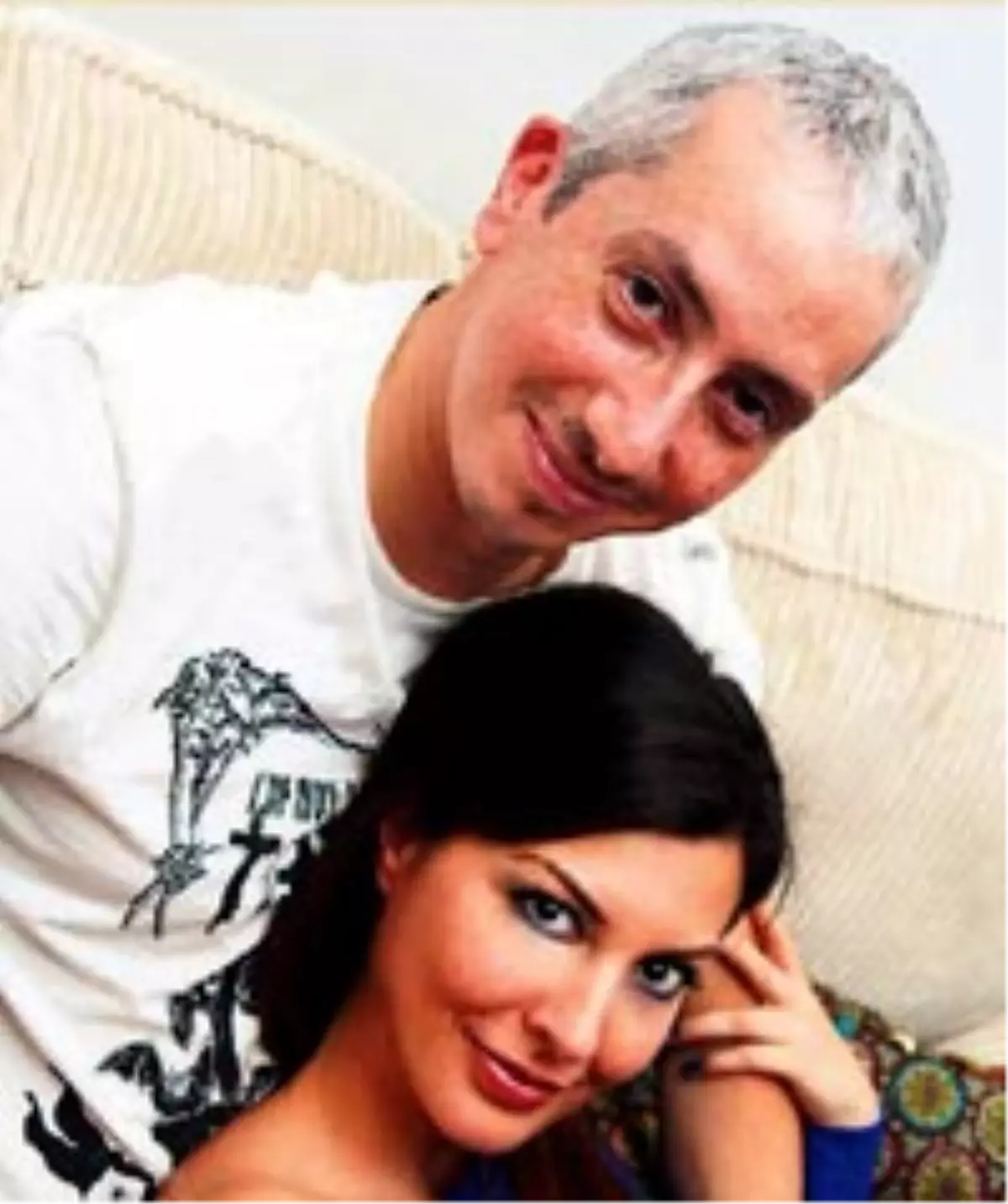 Eşiyle Düet Yaptı