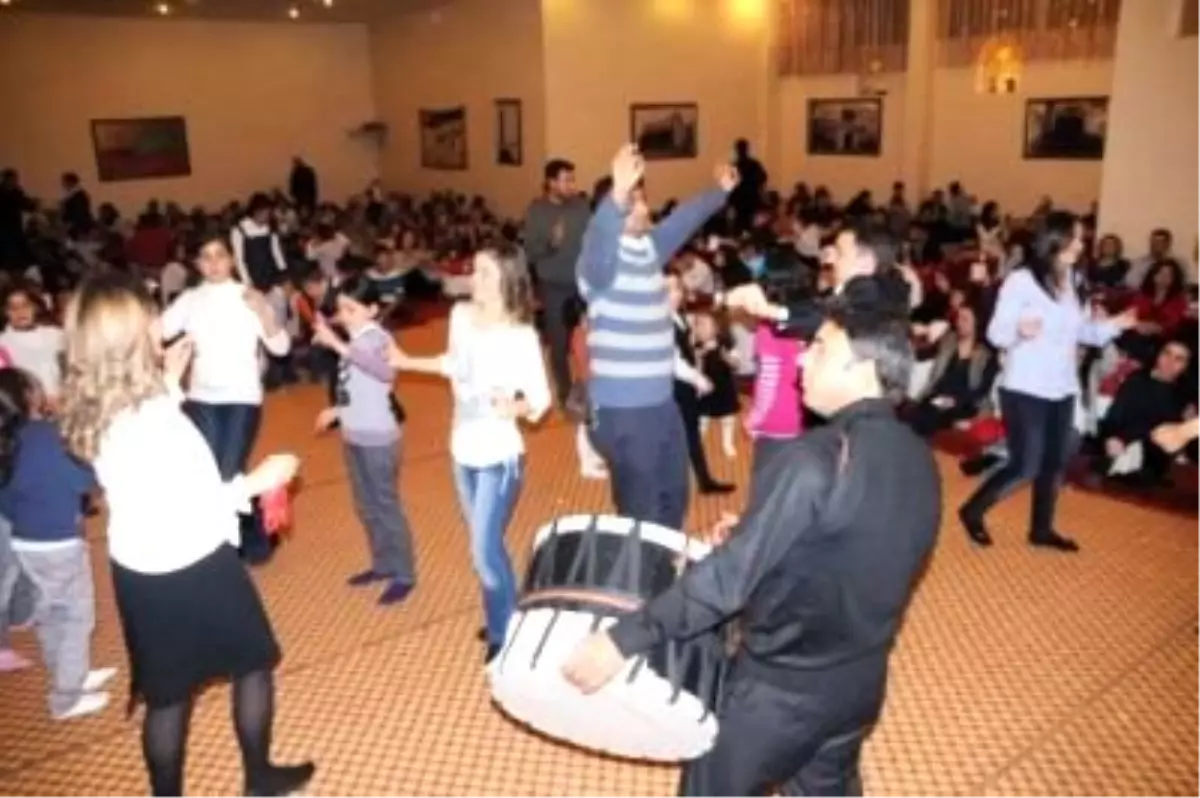 Şanlıurfa\'da Yeni Yıla Halaylı ve Silahlı Kutlama