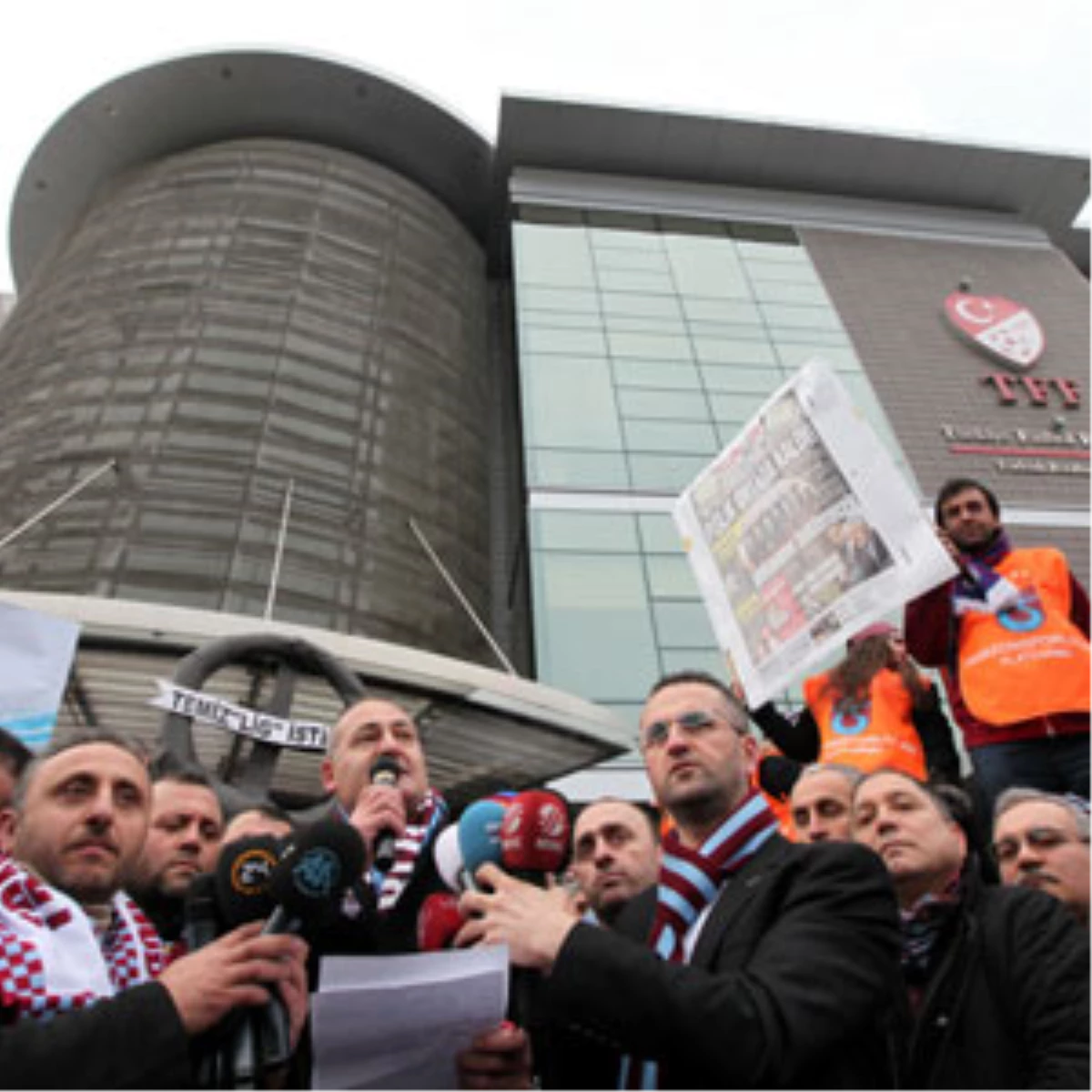 Trabzonsporlu Taraftarlardan Tff\'ye Protesto
