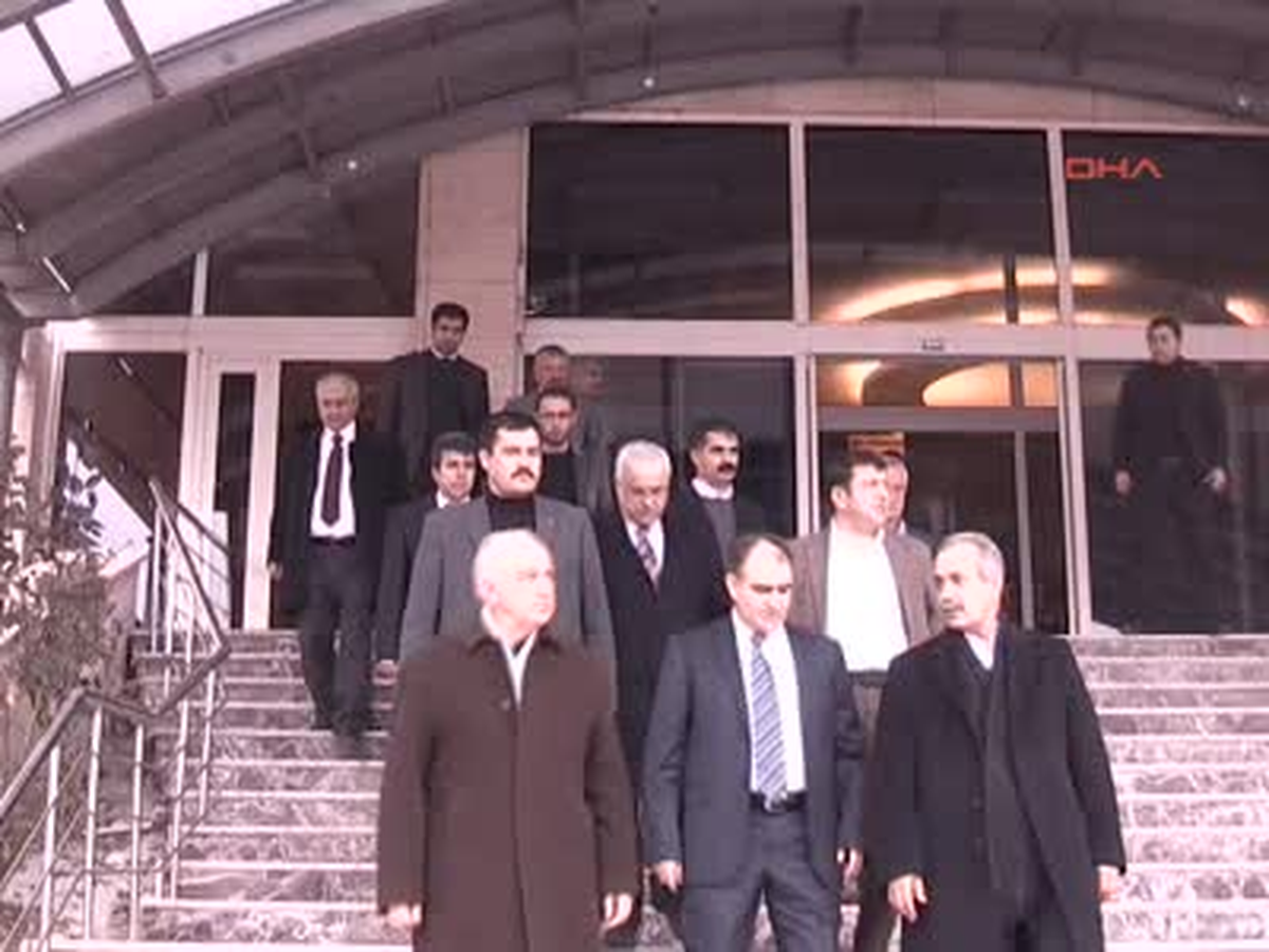 CHP'li Vekiller Yaralı Genci Ziyaret Etti