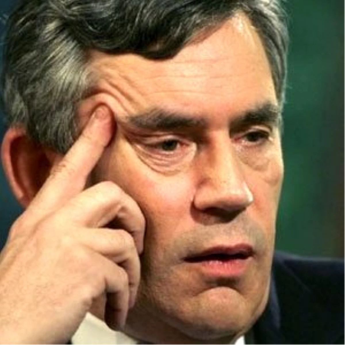 İngiliz Gazeteleri Gordon Brown\'ın E-postalarını Takip Etmiş
