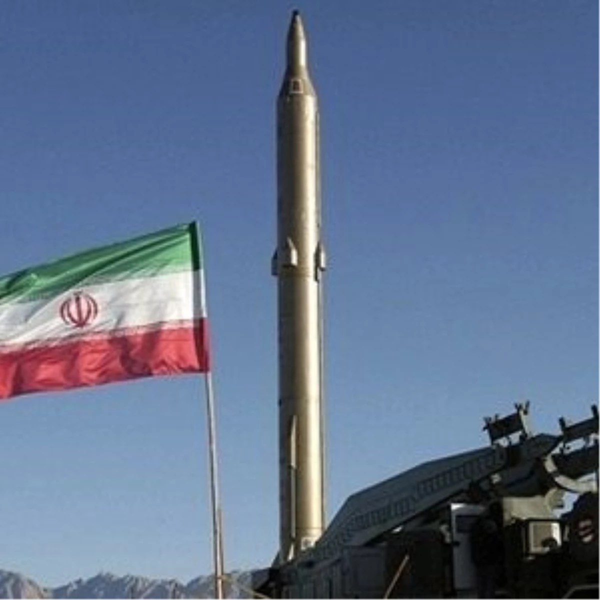 İran Uzun Menzili Füze Denedi
