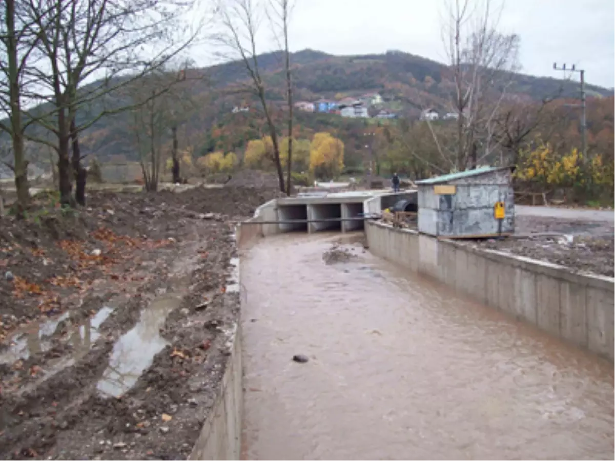 Karınca Deresi\'ne İkinci Menfez Köprü