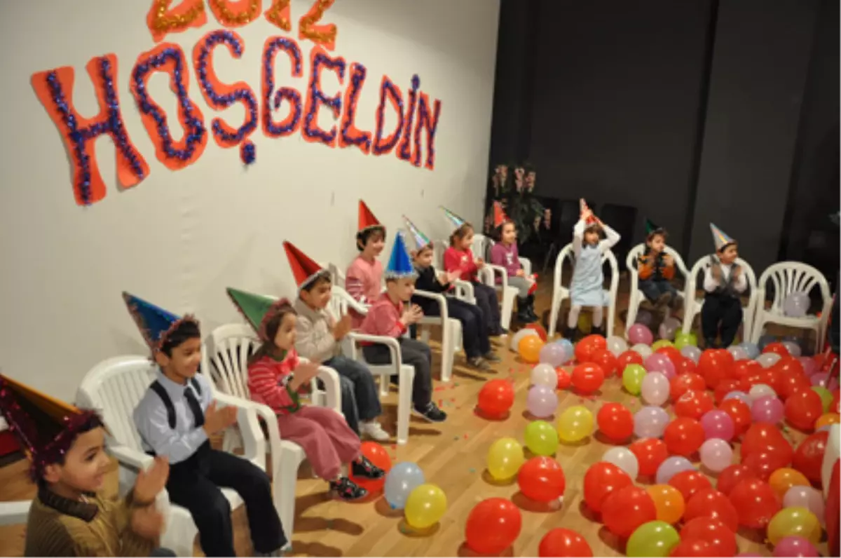 Kreş Öğrencileri de Yeni Yılı Karşıladı