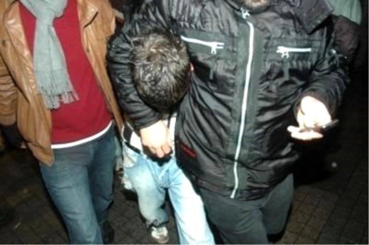Taksim\'deki "Taciz" Gözaltılarında 1\'i Libyalı 2 Kişi Tutuklandı