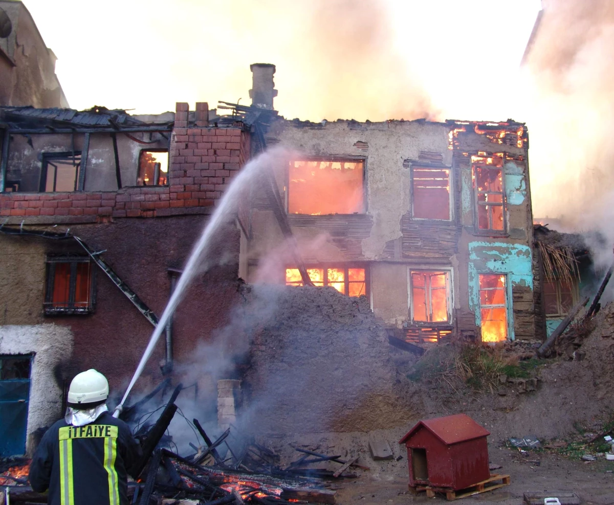 Akşehir İtfaiyesi 2011\'de 476 Yangına Müdahale Etti