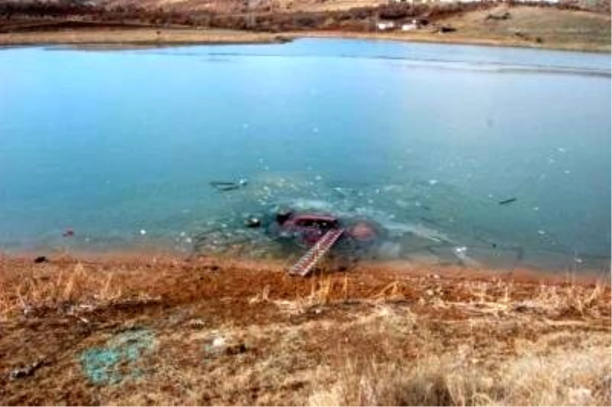 Otomobil, Buzla Kaplı Gölete Uçtu, Cesedi Arama Kurtarma Ekipleri Çıkardı