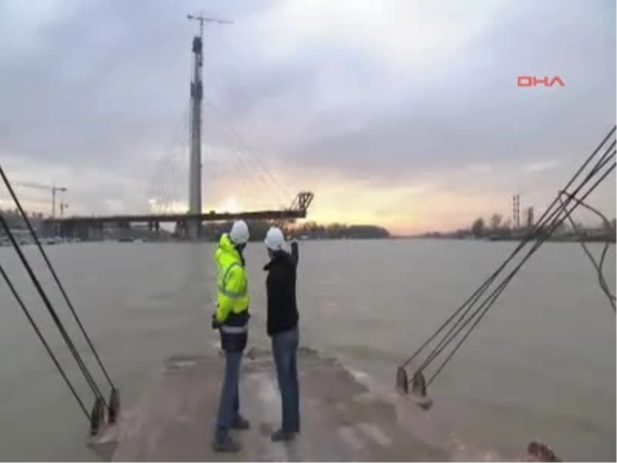 Sırbistan\'ın Sembolü "Ada Köprüsü" Görkemli Bir Törenle Açıldı