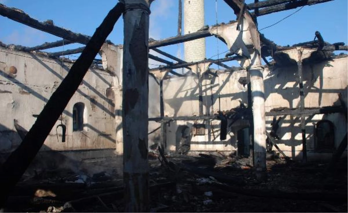 Yozgat\'ta 102 Yıllık Cami Yandı