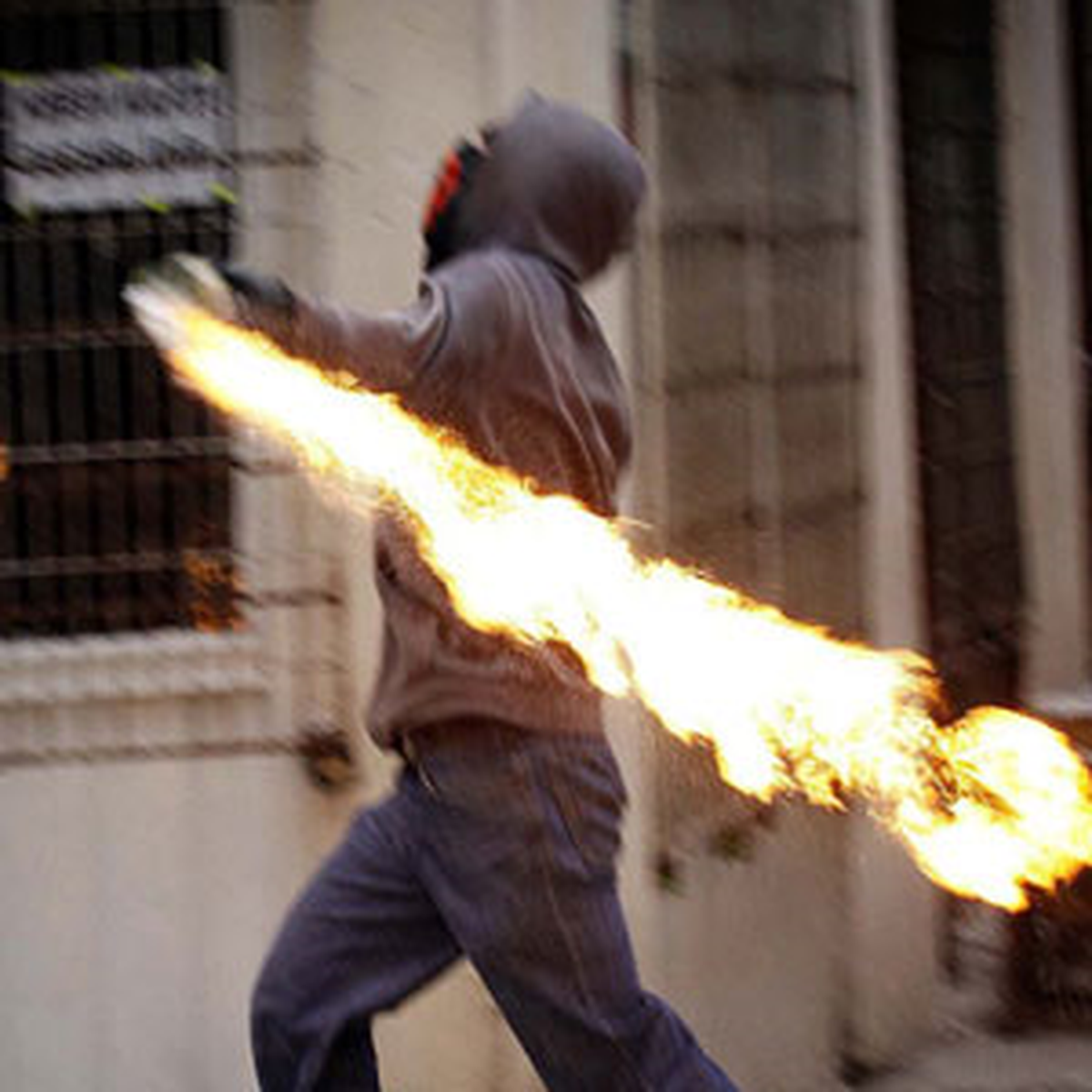 Adana\'da Molotofa Karşı Açıktan Akaryakıt Satışı Yasaklandı