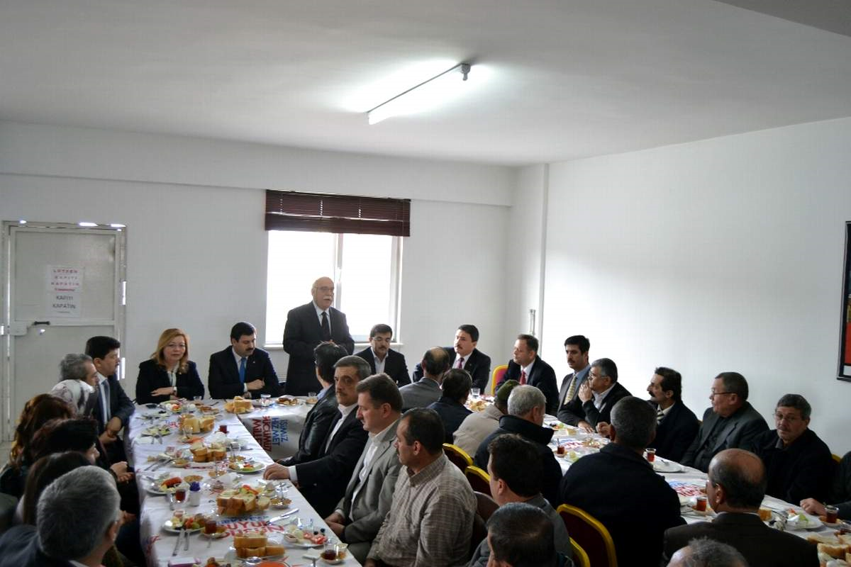 AK Parti Eskişehir Milletvekilleri Odunpazarı Mahalle Başkanları ile Biraraya Geldiler