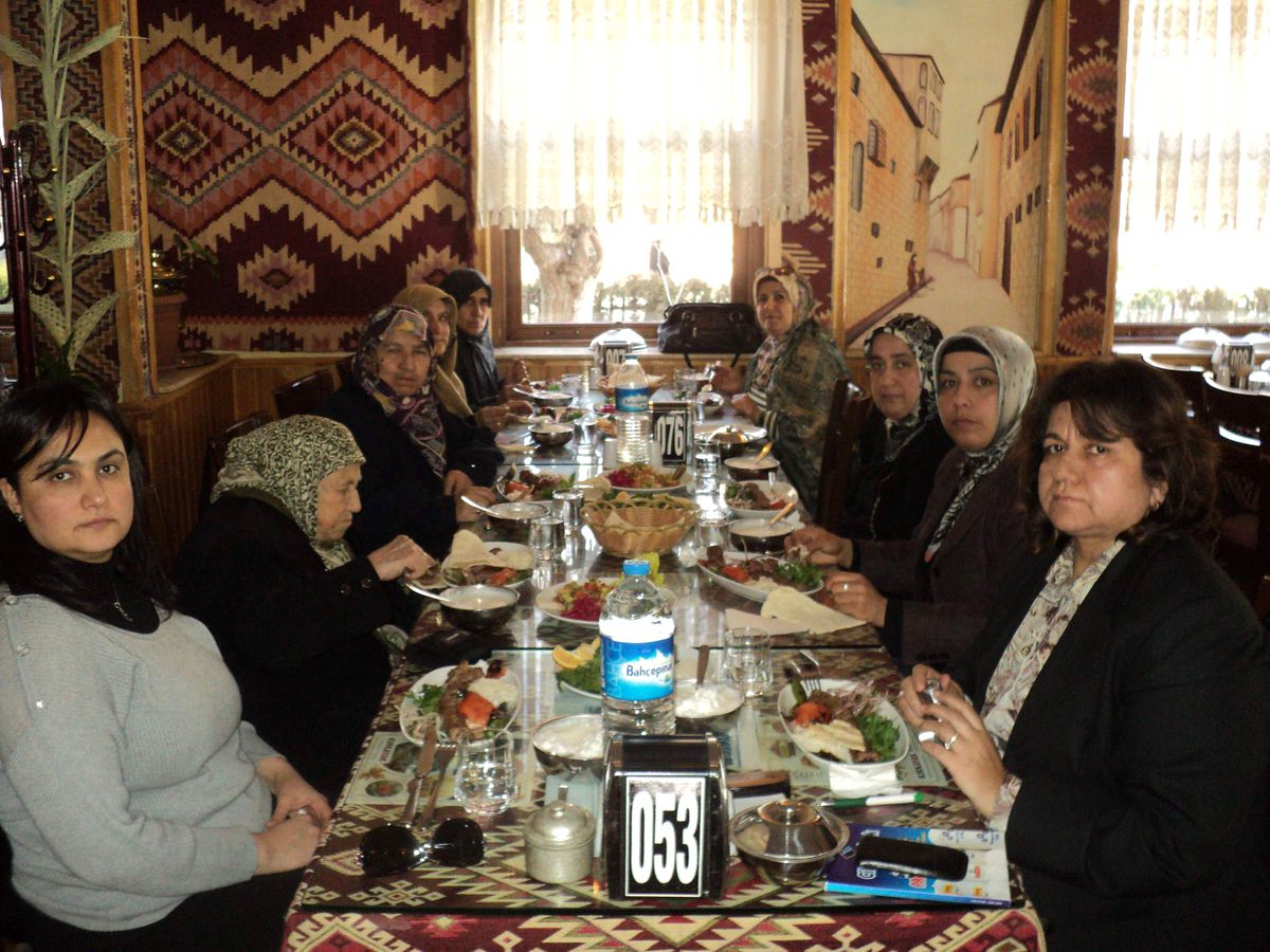Ak Partili Kadınlardan Vefa Örneği