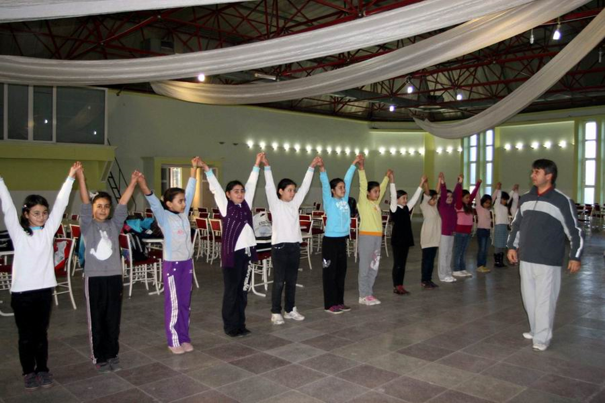 Altınova\'da Halk Oyunları Kursuna Yoğun İlgi