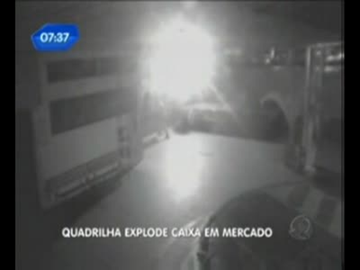 ATM\'leri Havaya Uçurup İçindeki Paraları Çaldılar